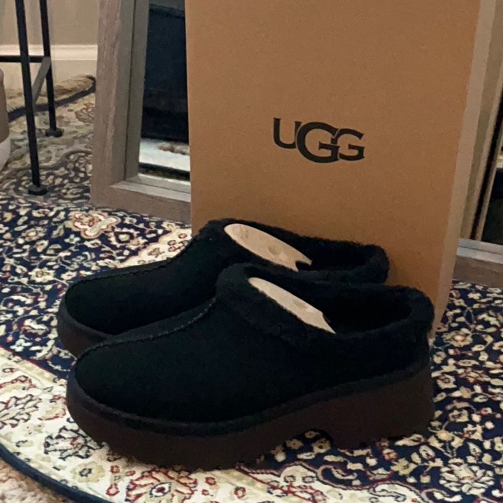 UGG Women's New Heights Cozy clog Black